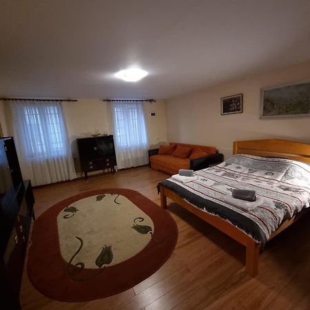 R Castle - 2 Room Apartment Braşov Dış mekan fotoğraf